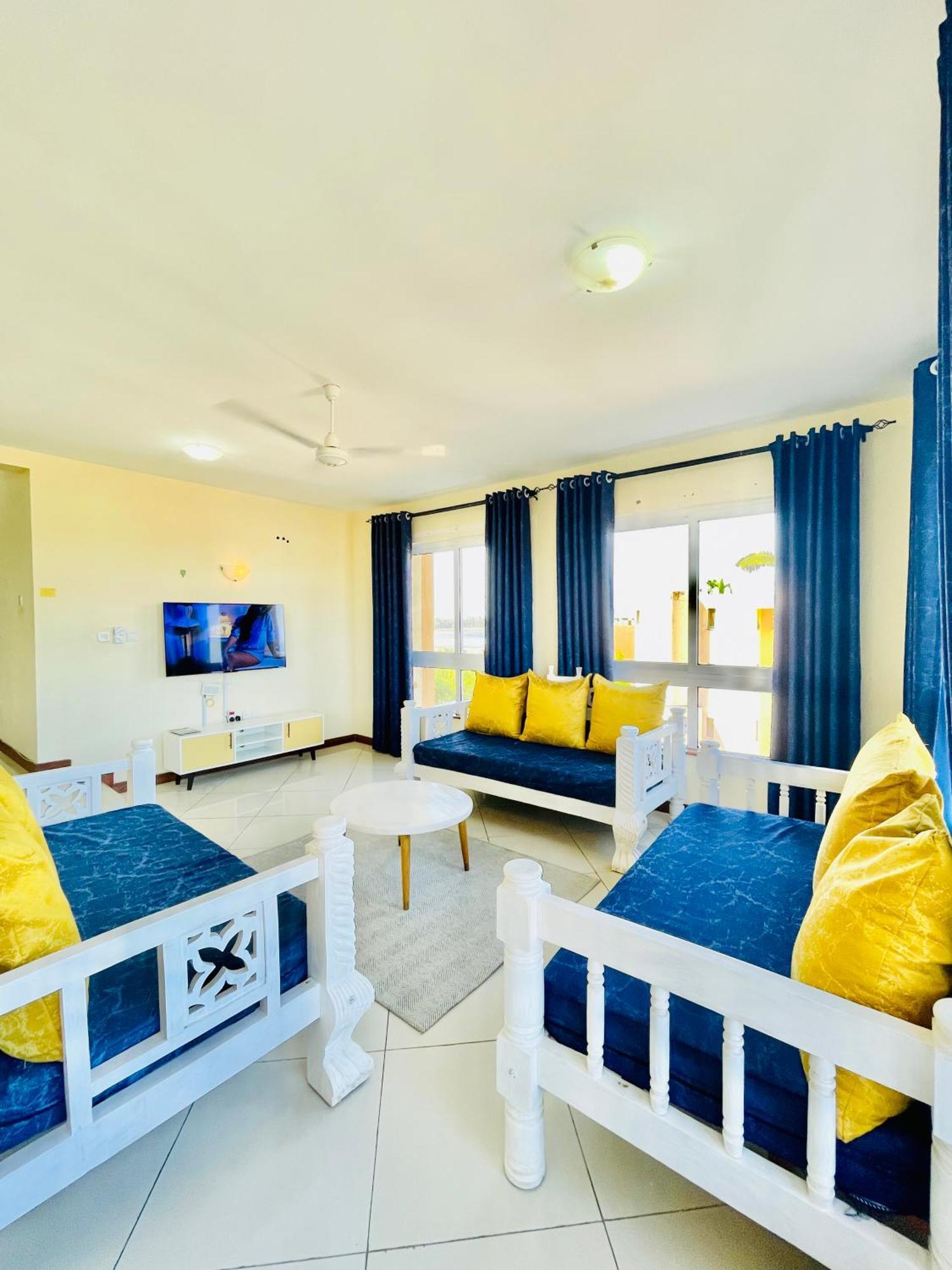 Elna'S Nyali - Work & Unwind - Pool, Sea Views, Ac & Fast Wi-Fi Bed and Breakfast Mombassa Buitenkant foto