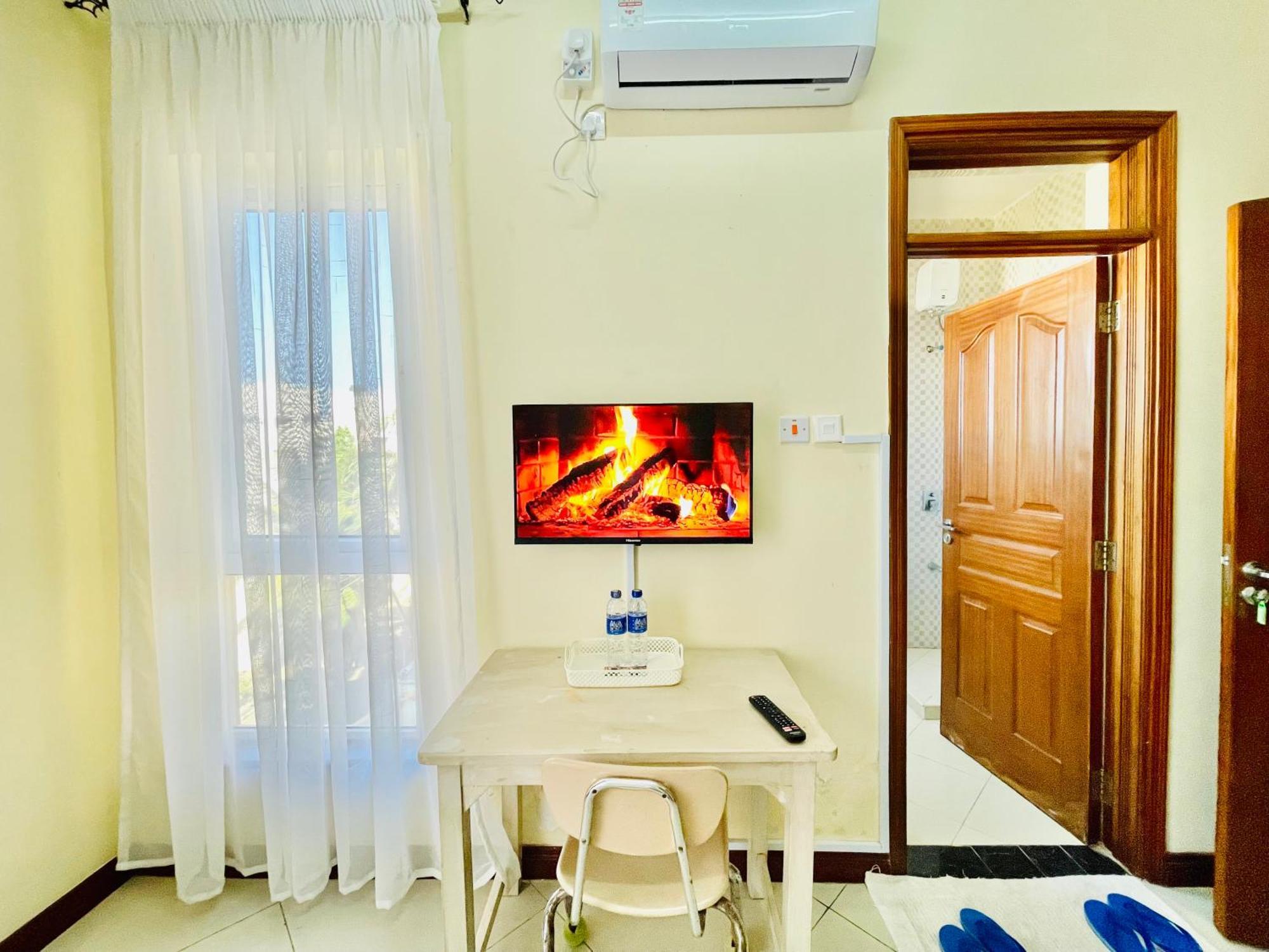 Elna'S Nyali - Work & Unwind - Pool, Sea Views, Ac & Fast Wi-Fi Bed and Breakfast Mombassa Buitenkant foto
