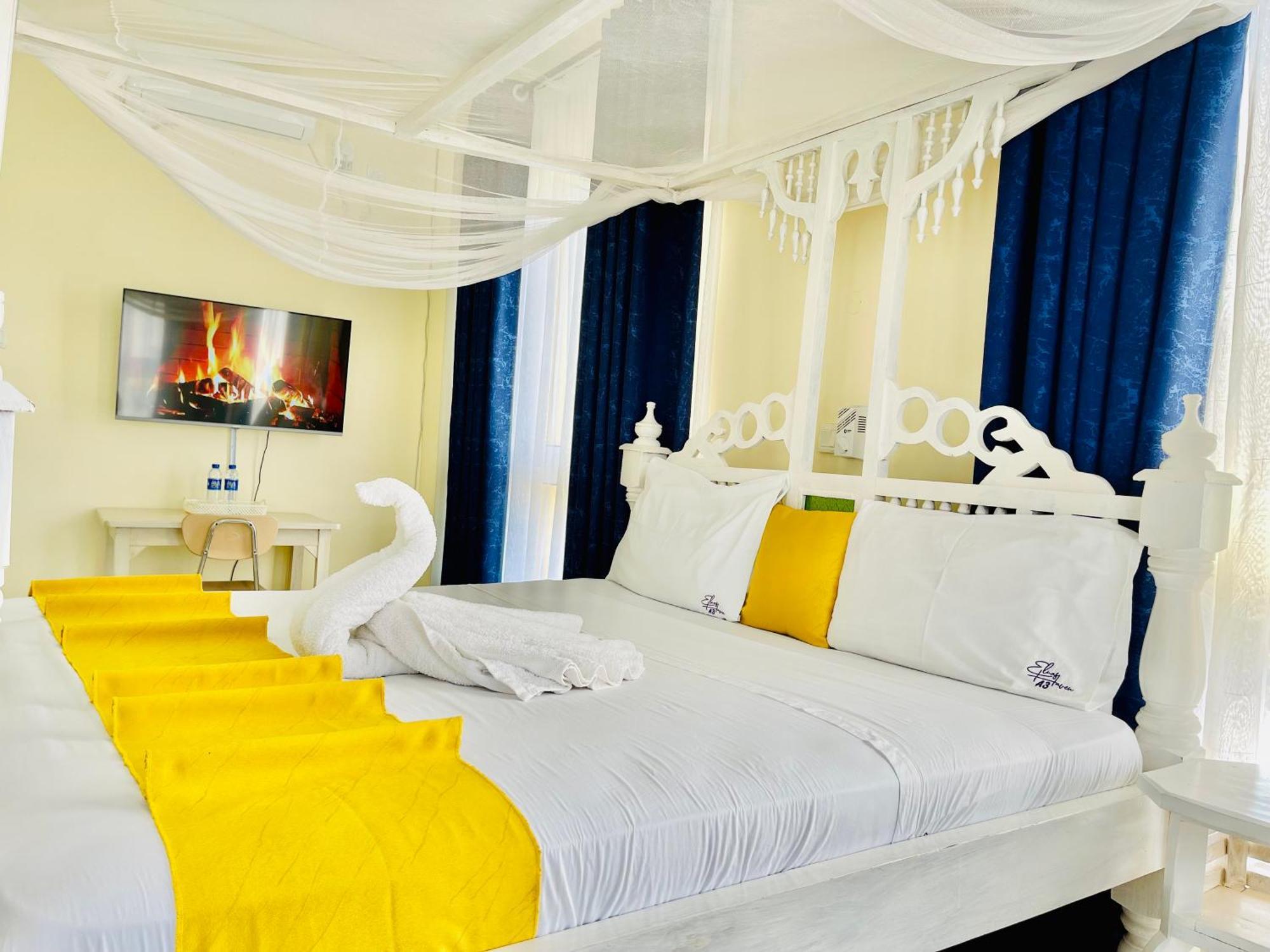 Elna'S Nyali - Work & Unwind - Pool, Sea Views, Ac & Fast Wi-Fi Bed and Breakfast Mombassa Buitenkant foto