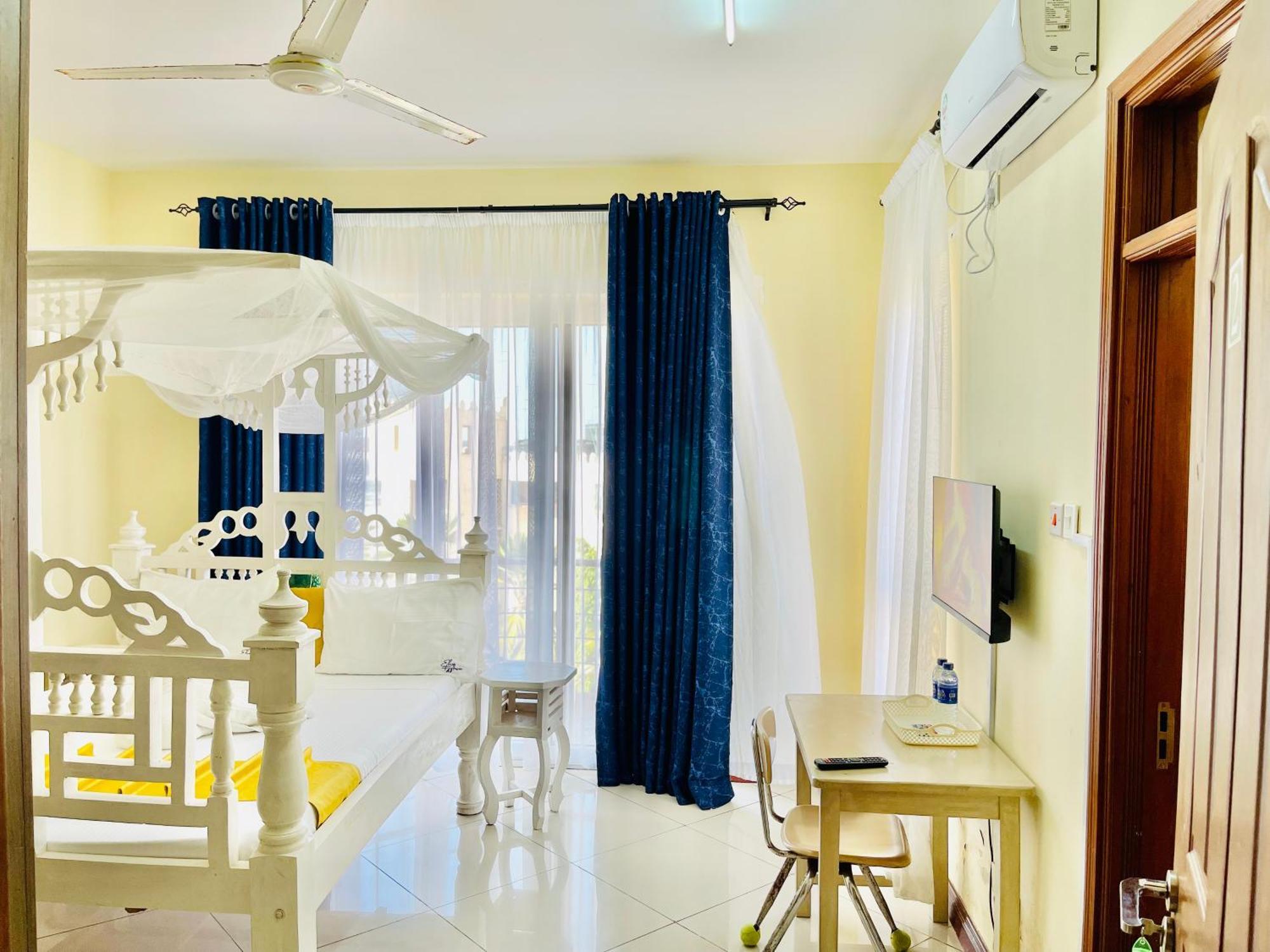 Elna'S Nyali - Work & Unwind - Pool, Sea Views, Ac & Fast Wi-Fi Bed and Breakfast Mombassa Buitenkant foto