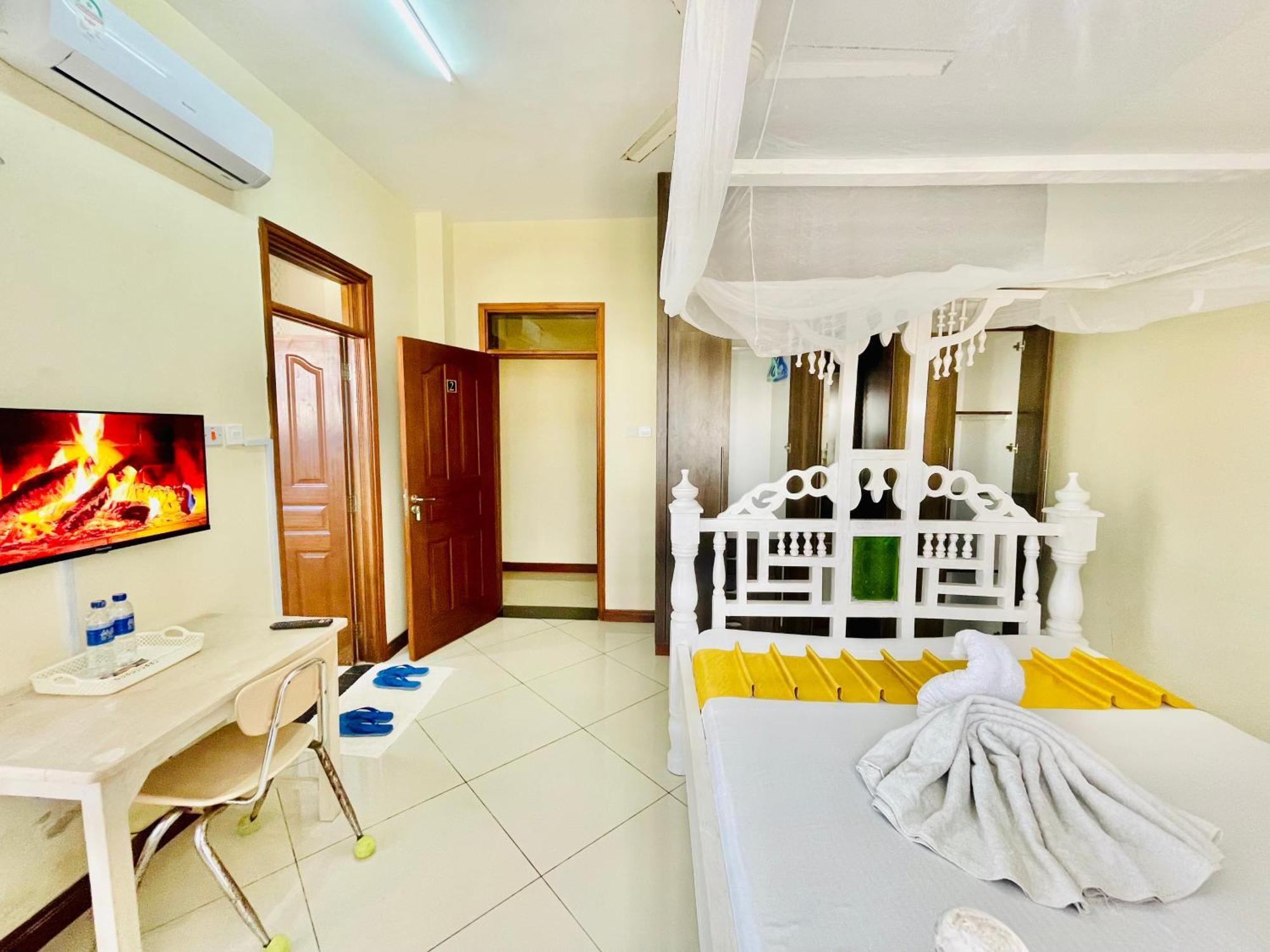 Elna'S Nyali - Work & Unwind - Pool, Sea Views, Ac & Fast Wi-Fi Bed and Breakfast Mombassa Buitenkant foto