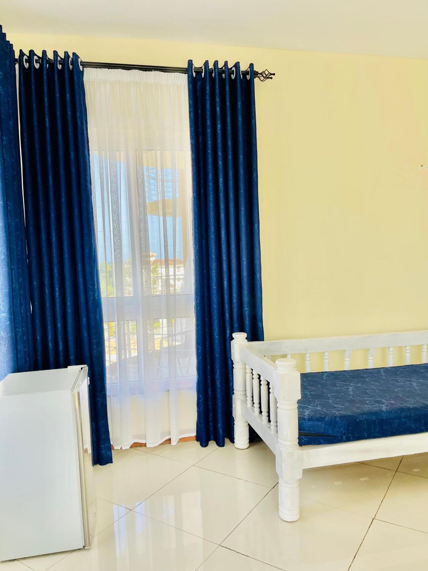 Elna'S Nyali - Work & Unwind - Pool, Sea Views, Ac & Fast Wi-Fi Bed and Breakfast Mombassa Buitenkant foto