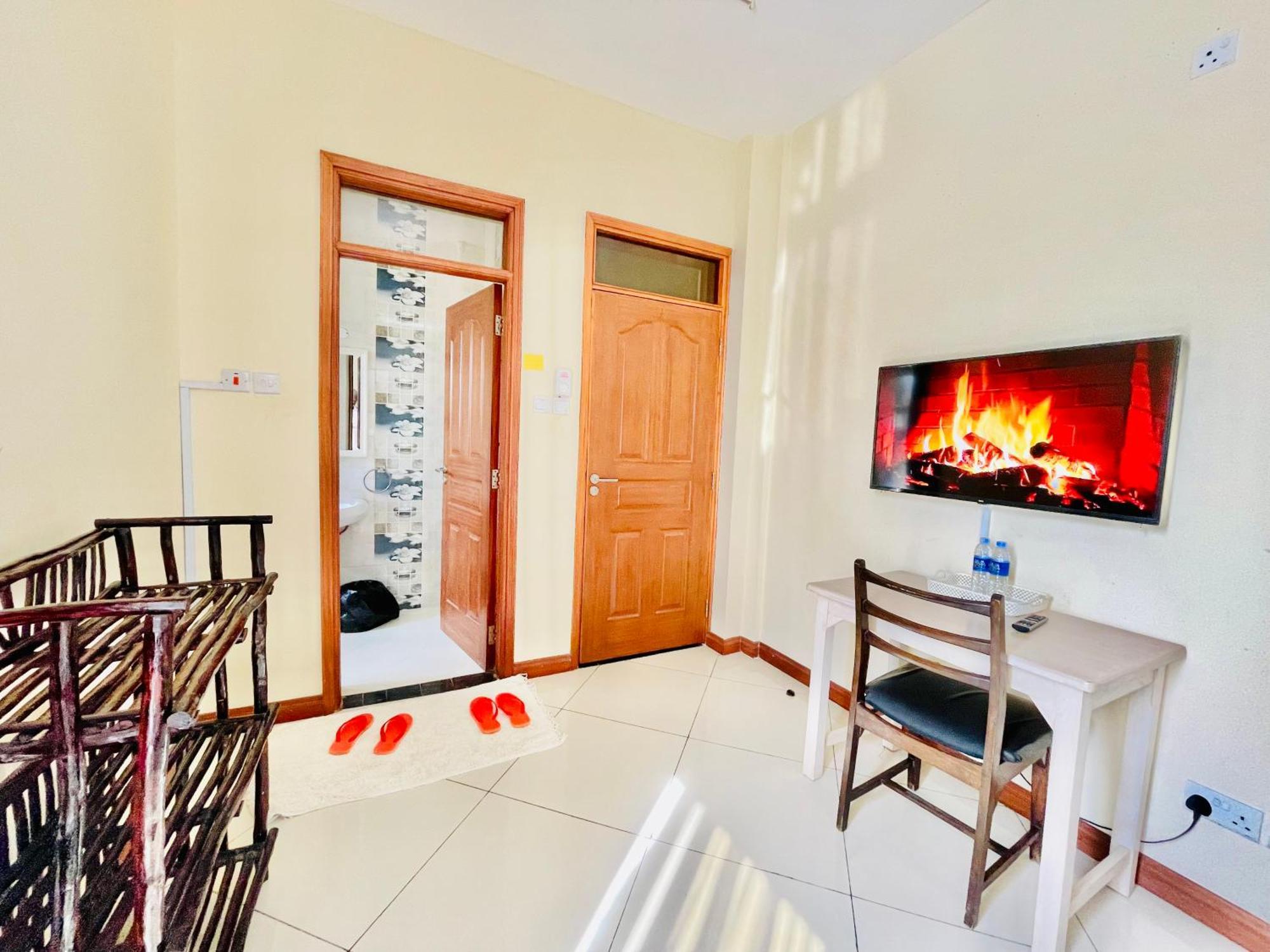 Elna'S Nyali - Work & Unwind - Pool, Sea Views, Ac & Fast Wi-Fi Bed and Breakfast Mombassa Buitenkant foto