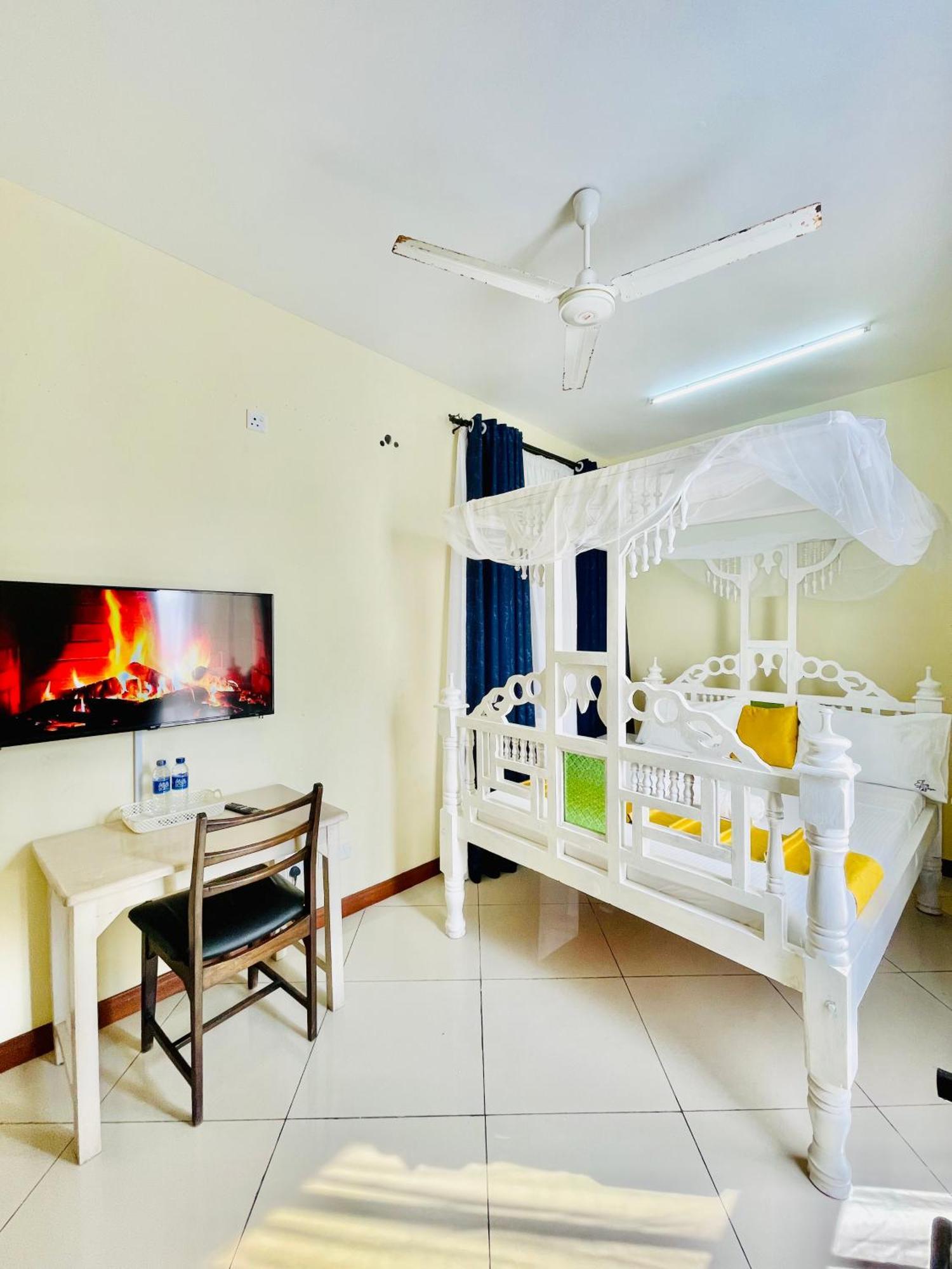 Elna'S Nyali - Work & Unwind - Pool, Sea Views, Ac & Fast Wi-Fi Bed and Breakfast Mombassa Buitenkant foto