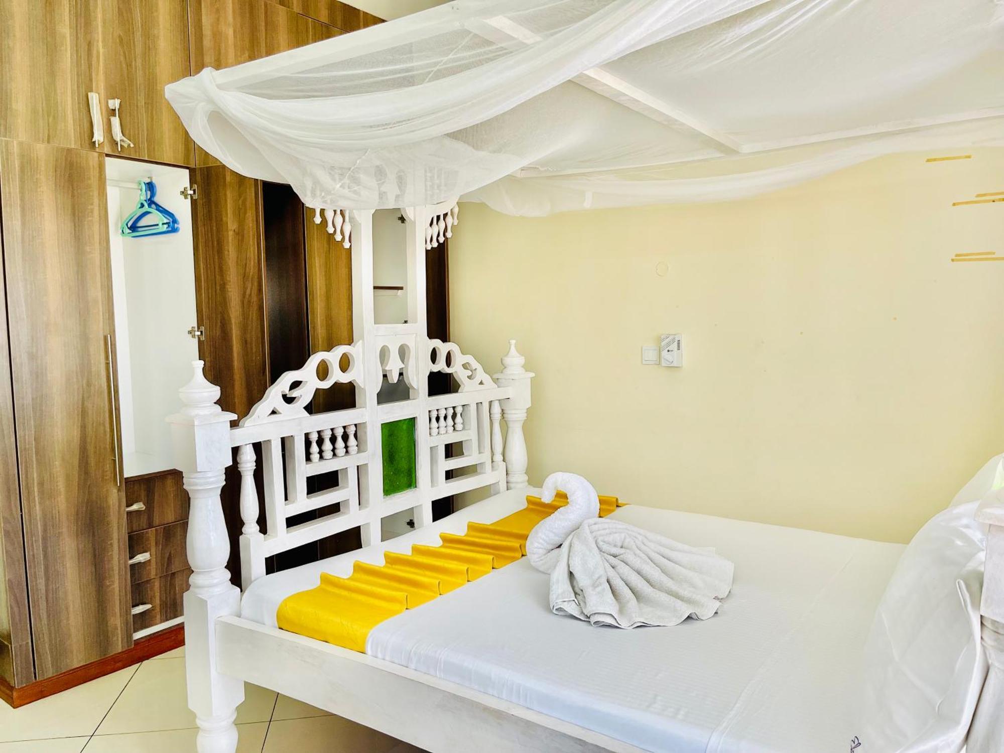Elna'S Nyali - Work & Unwind - Pool, Sea Views, Ac & Fast Wi-Fi Bed and Breakfast Mombassa Buitenkant foto