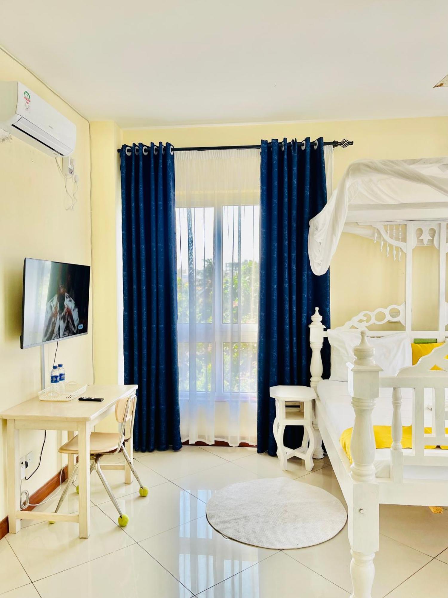 Elna'S Nyali - Work & Unwind - Pool, Sea Views, Ac & Fast Wi-Fi Bed and Breakfast Mombassa Buitenkant foto