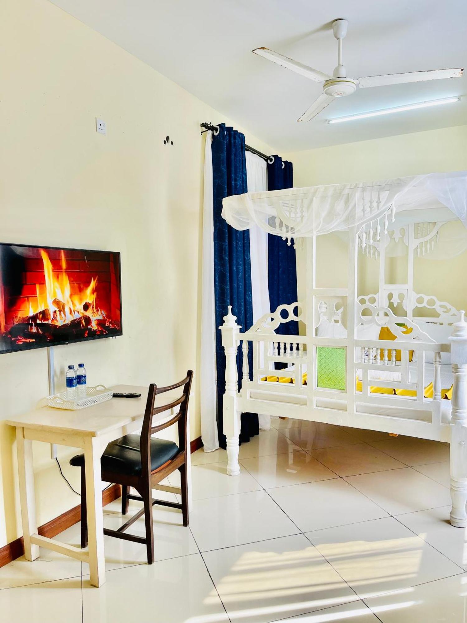 Elna'S Nyali - Work & Unwind - Pool, Sea Views, Ac & Fast Wi-Fi Bed and Breakfast Mombassa Buitenkant foto