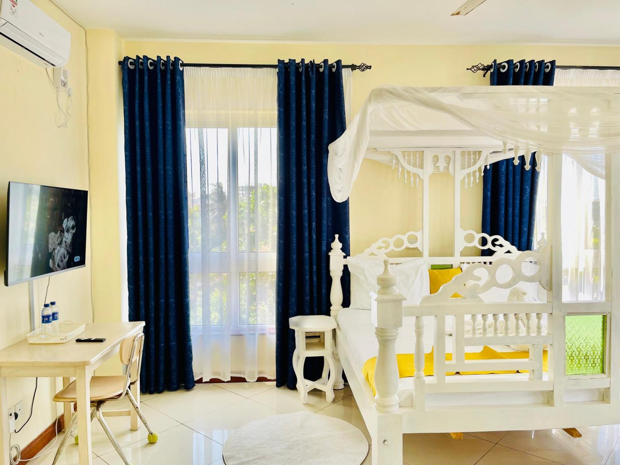 Elna'S Nyali - Work & Unwind - Pool, Sea Views, Ac & Fast Wi-Fi Bed and Breakfast Mombassa Buitenkant foto