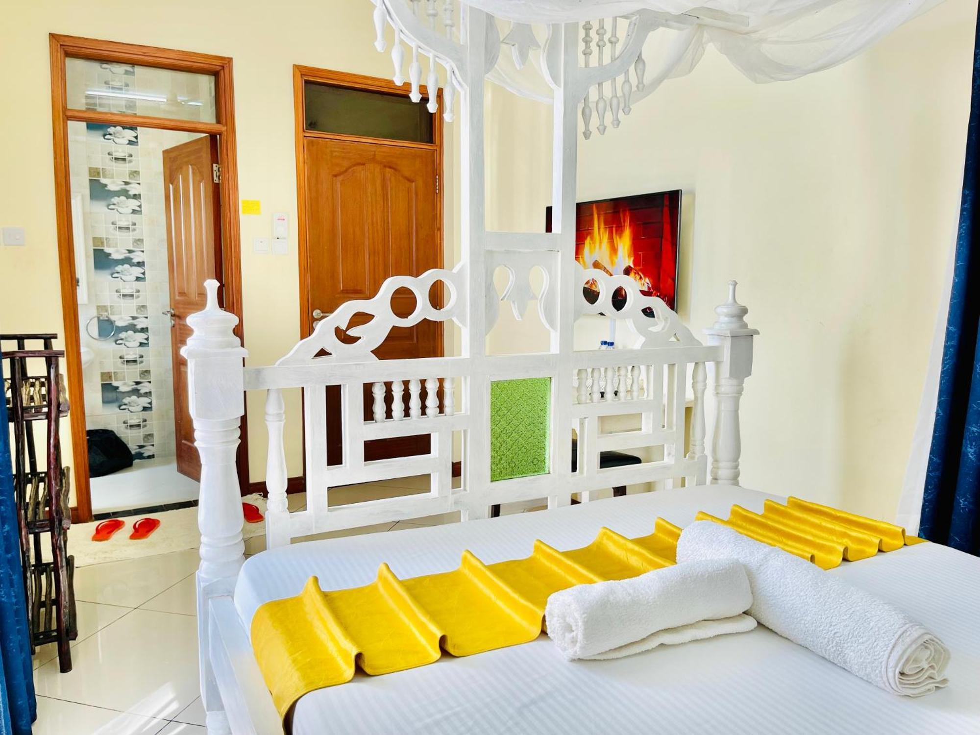 Elna'S Nyali - Work & Unwind - Pool, Sea Views, Ac & Fast Wi-Fi Bed and Breakfast Mombassa Buitenkant foto