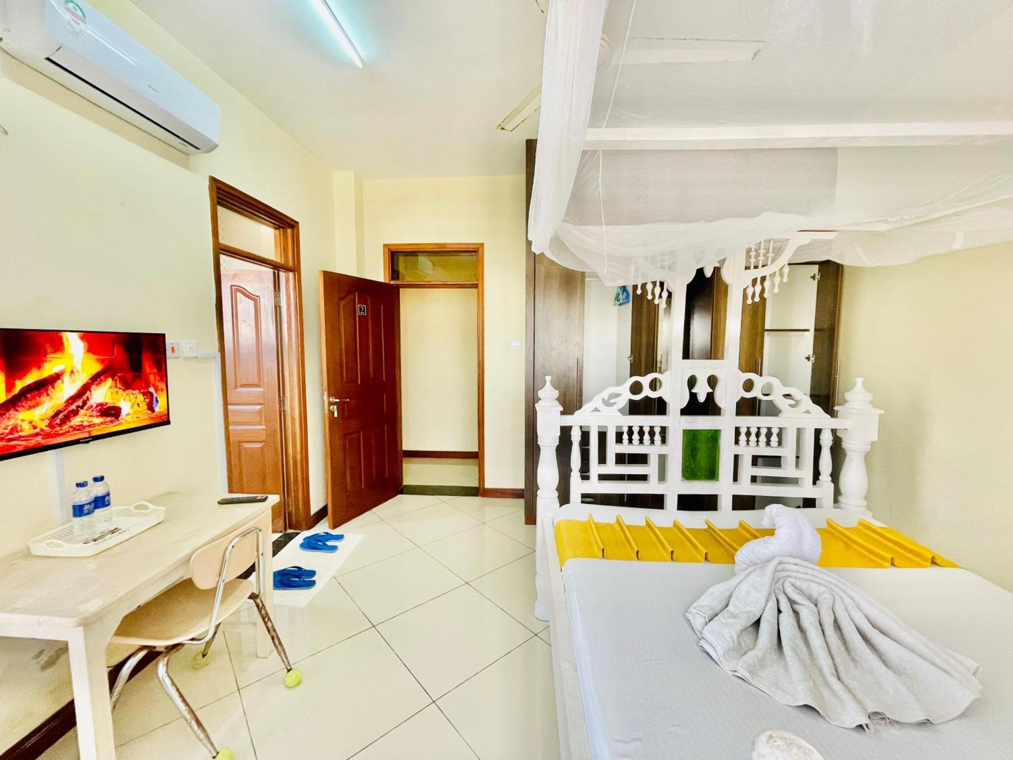 Elna'S Nyali - Work & Unwind - Pool, Sea Views, Ac & Fast Wi-Fi Bed and Breakfast Mombassa Buitenkant foto