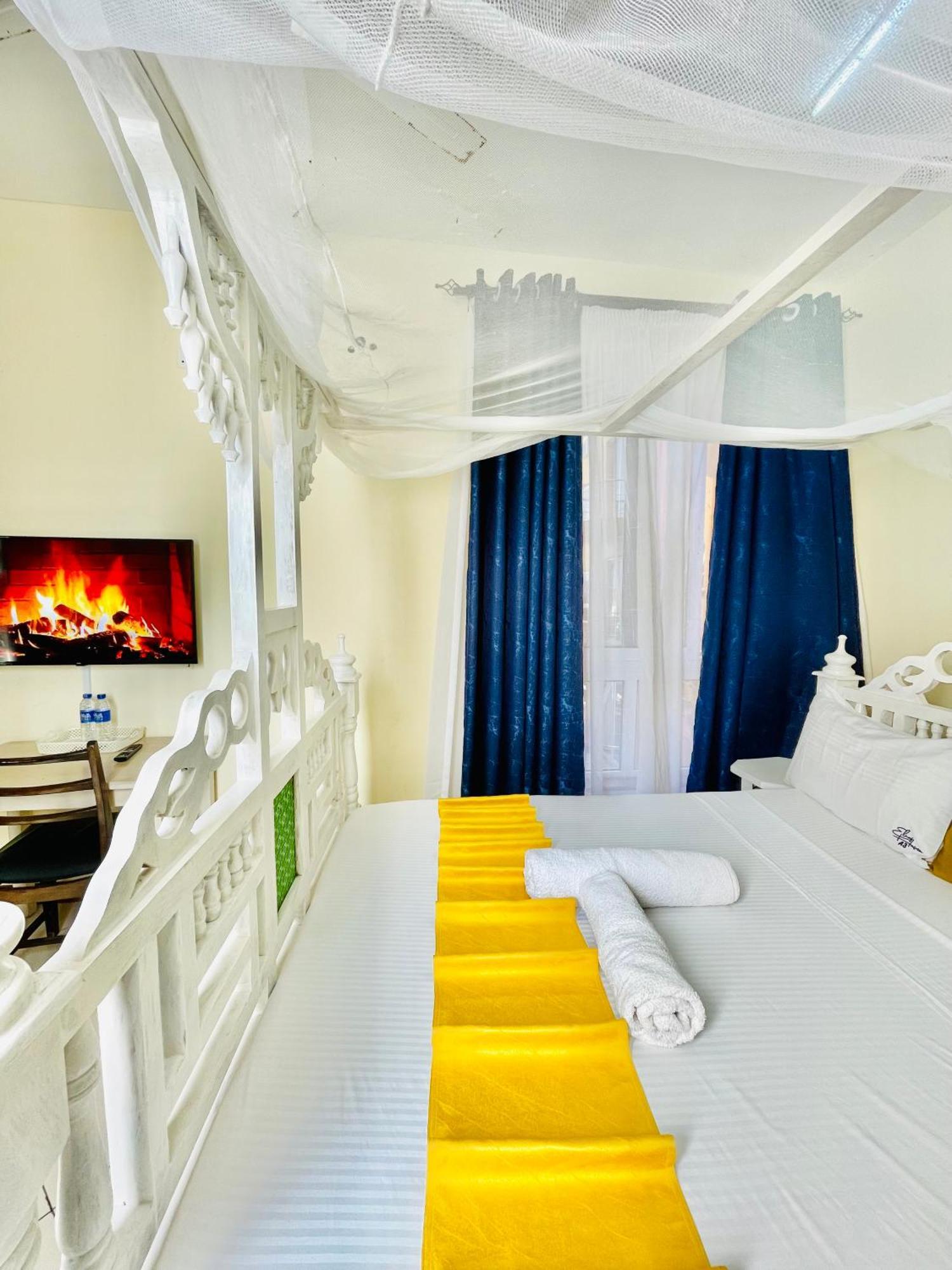 Elna'S Nyali - Work & Unwind - Pool, Sea Views, Ac & Fast Wi-Fi Bed and Breakfast Mombassa Buitenkant foto