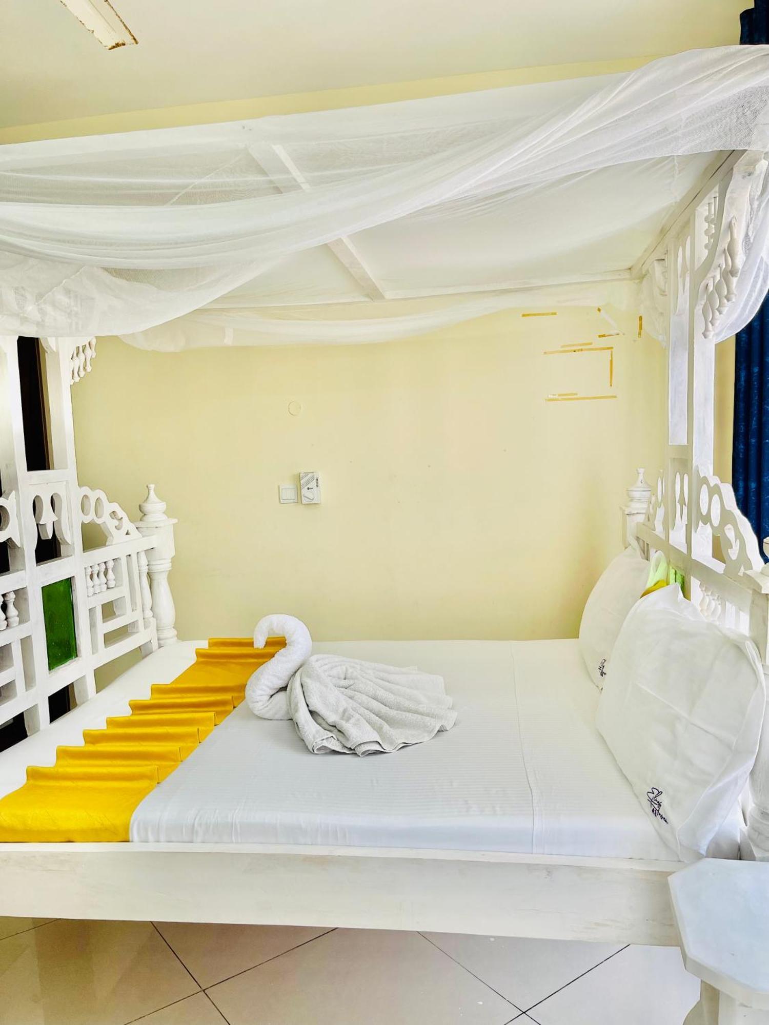 Elna'S Nyali - Work & Unwind - Pool, Sea Views, Ac & Fast Wi-Fi Bed and Breakfast Mombassa Buitenkant foto