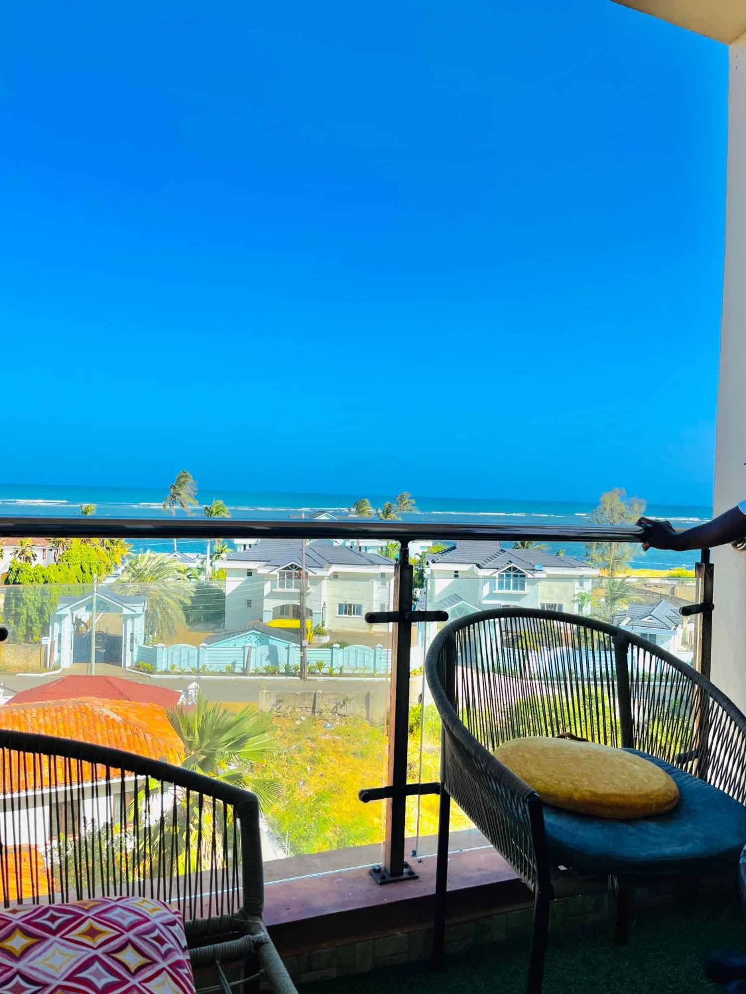 Elna'S Nyali - Work & Unwind - Pool, Sea Views, Ac & Fast Wi-Fi Bed and Breakfast Mombassa Buitenkant foto