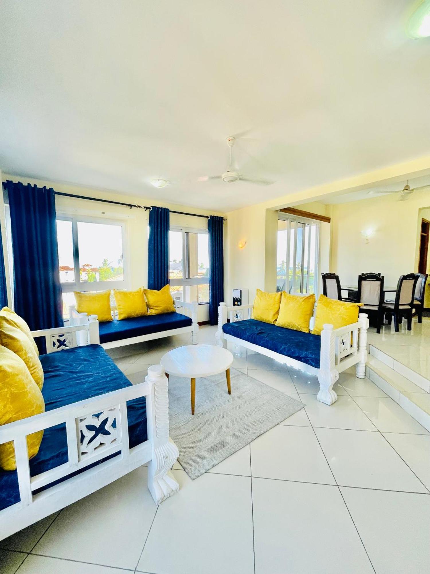 Elna'S Nyali - Work & Unwind - Pool, Sea Views, Ac & Fast Wi-Fi Bed and Breakfast Mombassa Buitenkant foto