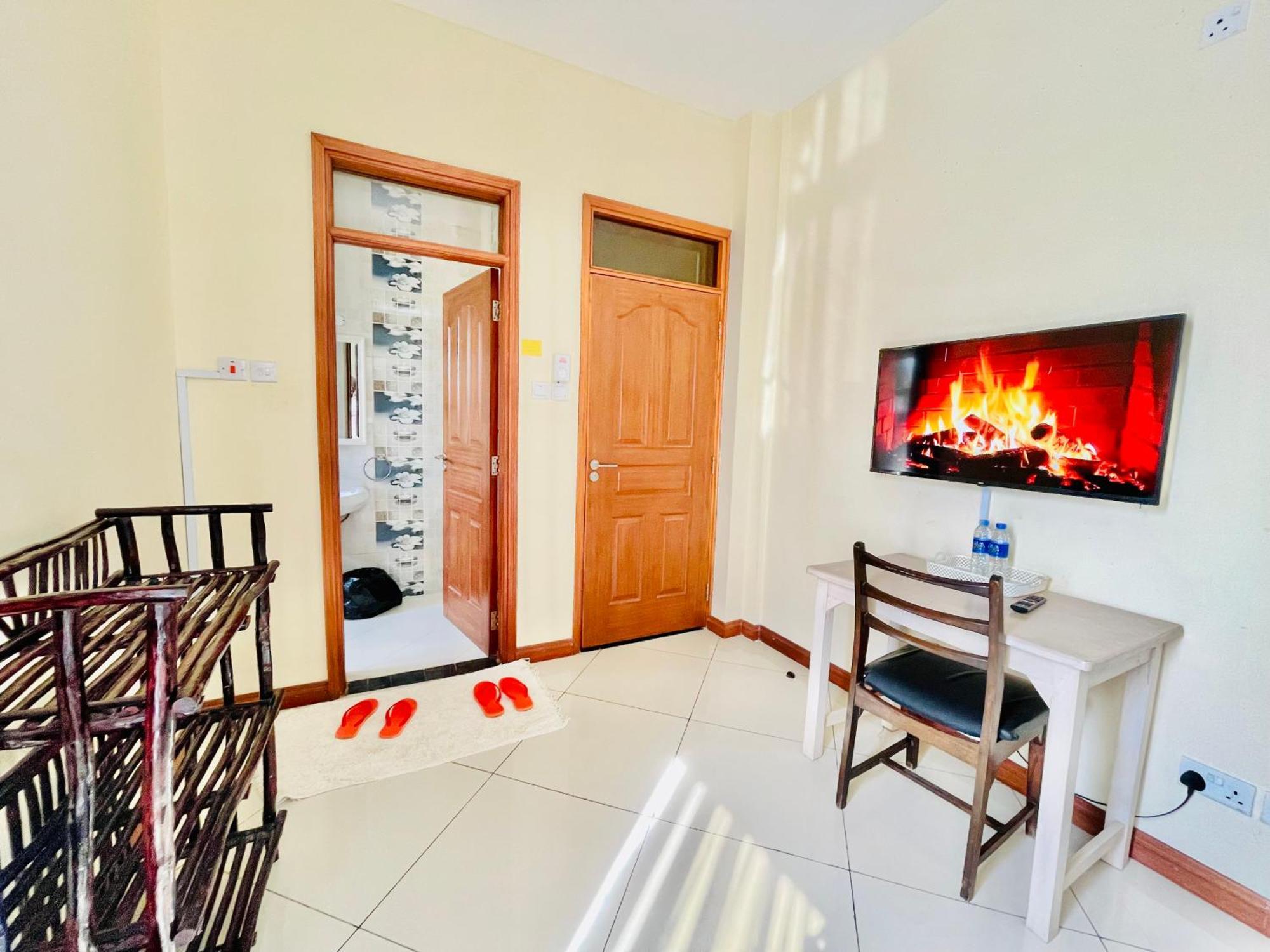 Elna'S Nyali - Work & Unwind - Pool, Sea Views, Ac & Fast Wi-Fi Bed and Breakfast Mombassa Buitenkant foto