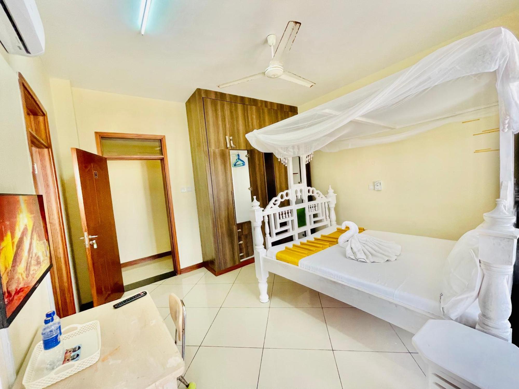 Elna'S Nyali - Work & Unwind - Pool, Sea Views, Ac & Fast Wi-Fi Bed and Breakfast Mombassa Buitenkant foto