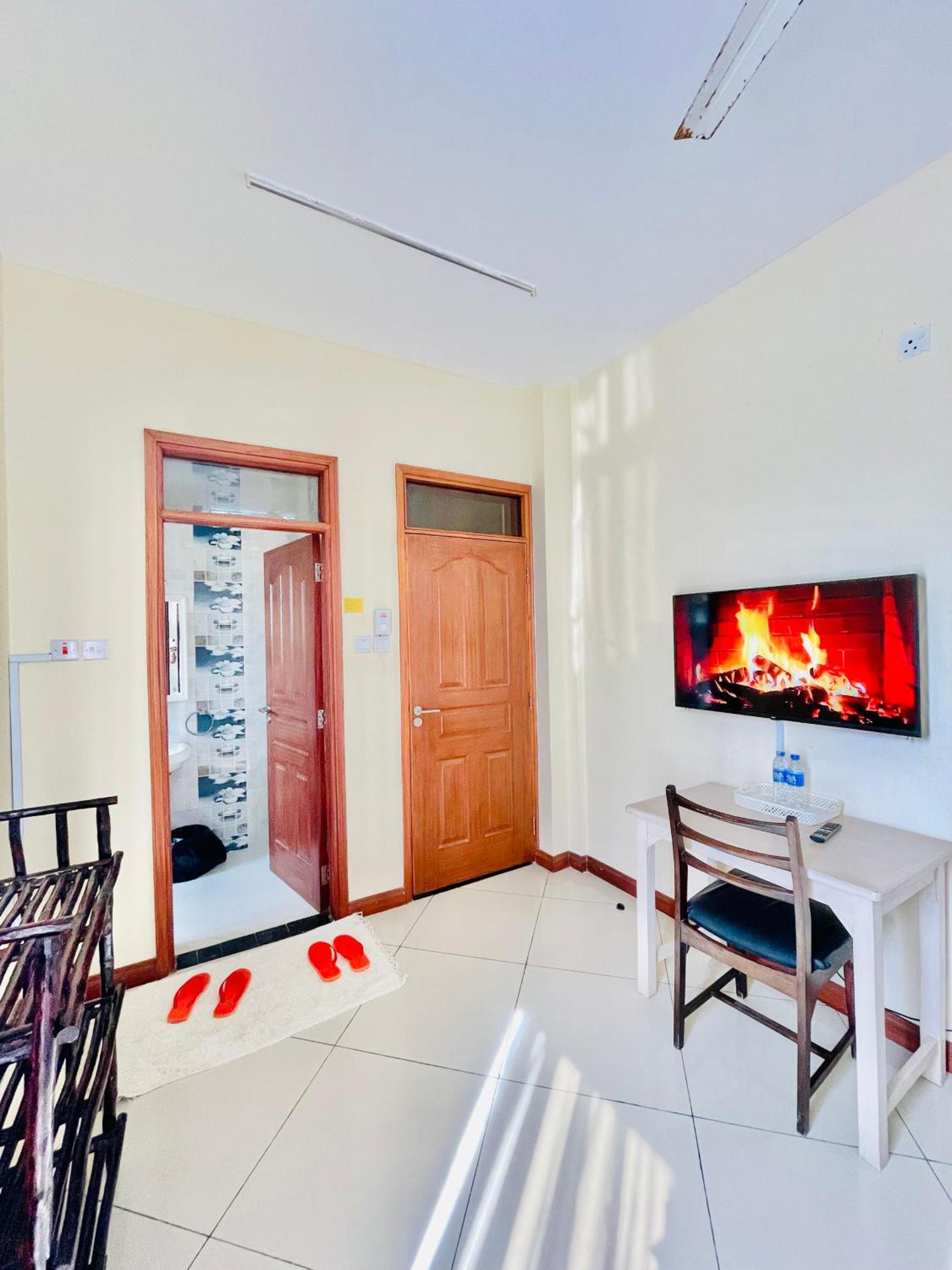 Elna'S Nyali - Work & Unwind - Pool, Sea Views, Ac & Fast Wi-Fi Bed and Breakfast Mombassa Buitenkant foto