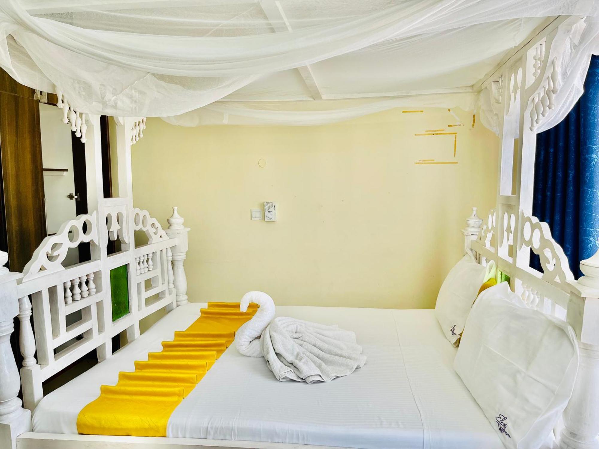 Elna'S Nyali - Work & Unwind - Pool, Sea Views, Ac & Fast Wi-Fi Bed and Breakfast Mombassa Buitenkant foto