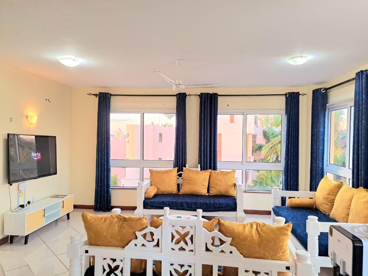 Elna'S Nyali - Work & Unwind - Pool, Sea Views, Ac & Fast Wi-Fi Bed and Breakfast Mombassa Buitenkant foto
