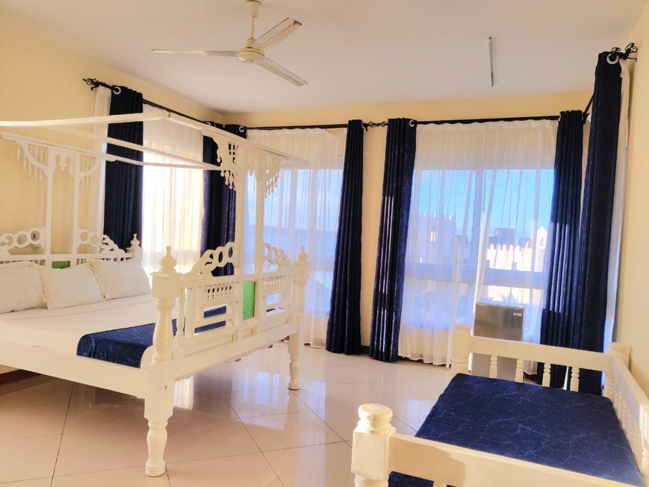 Elna'S Nyali - Work & Unwind - Pool, Sea Views, Ac & Fast Wi-Fi Bed and Breakfast Mombassa Buitenkant foto