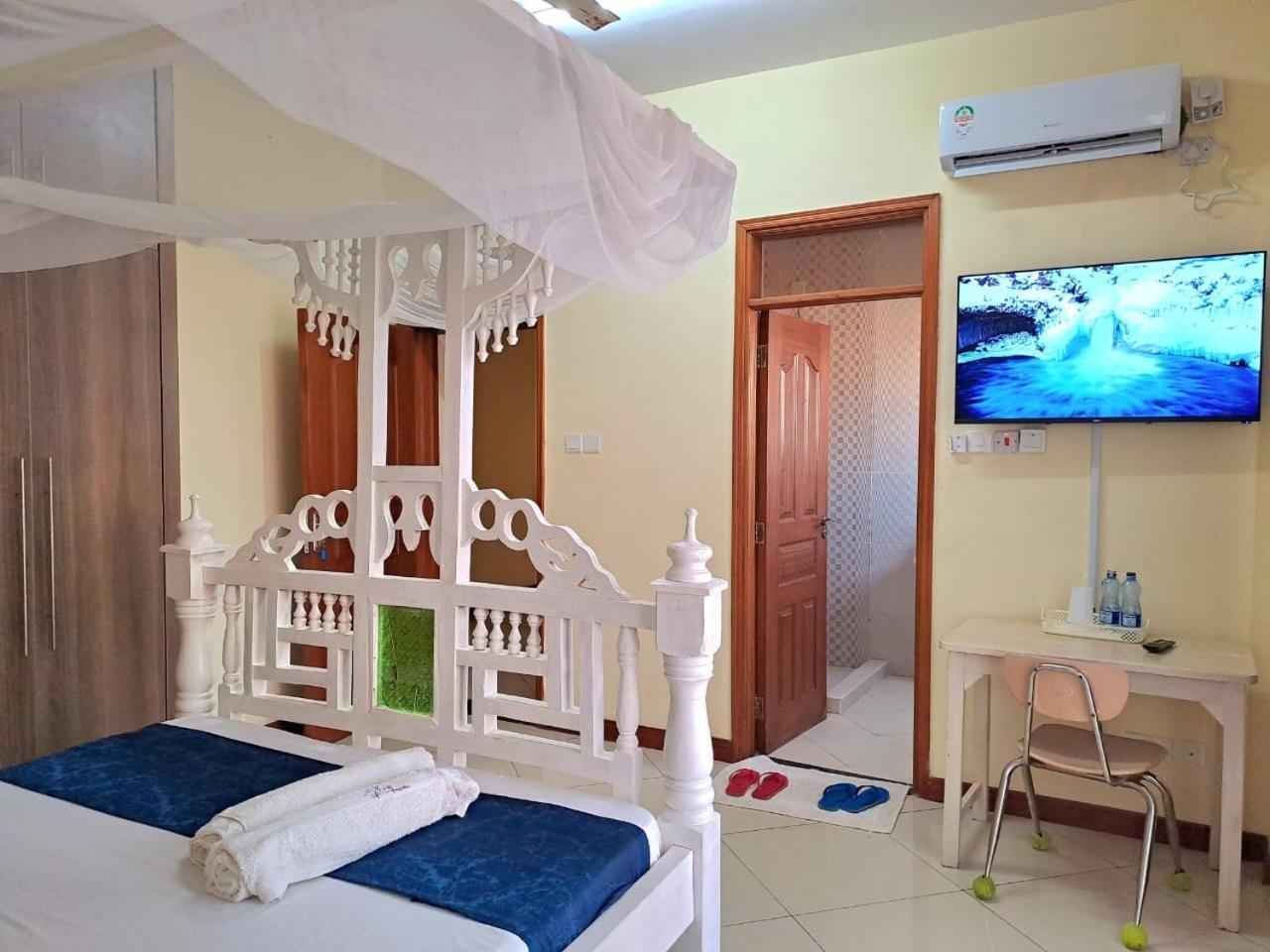 Elna'S Nyali - Work & Unwind - Pool, Sea Views, Ac & Fast Wi-Fi Bed and Breakfast Mombassa Buitenkant foto