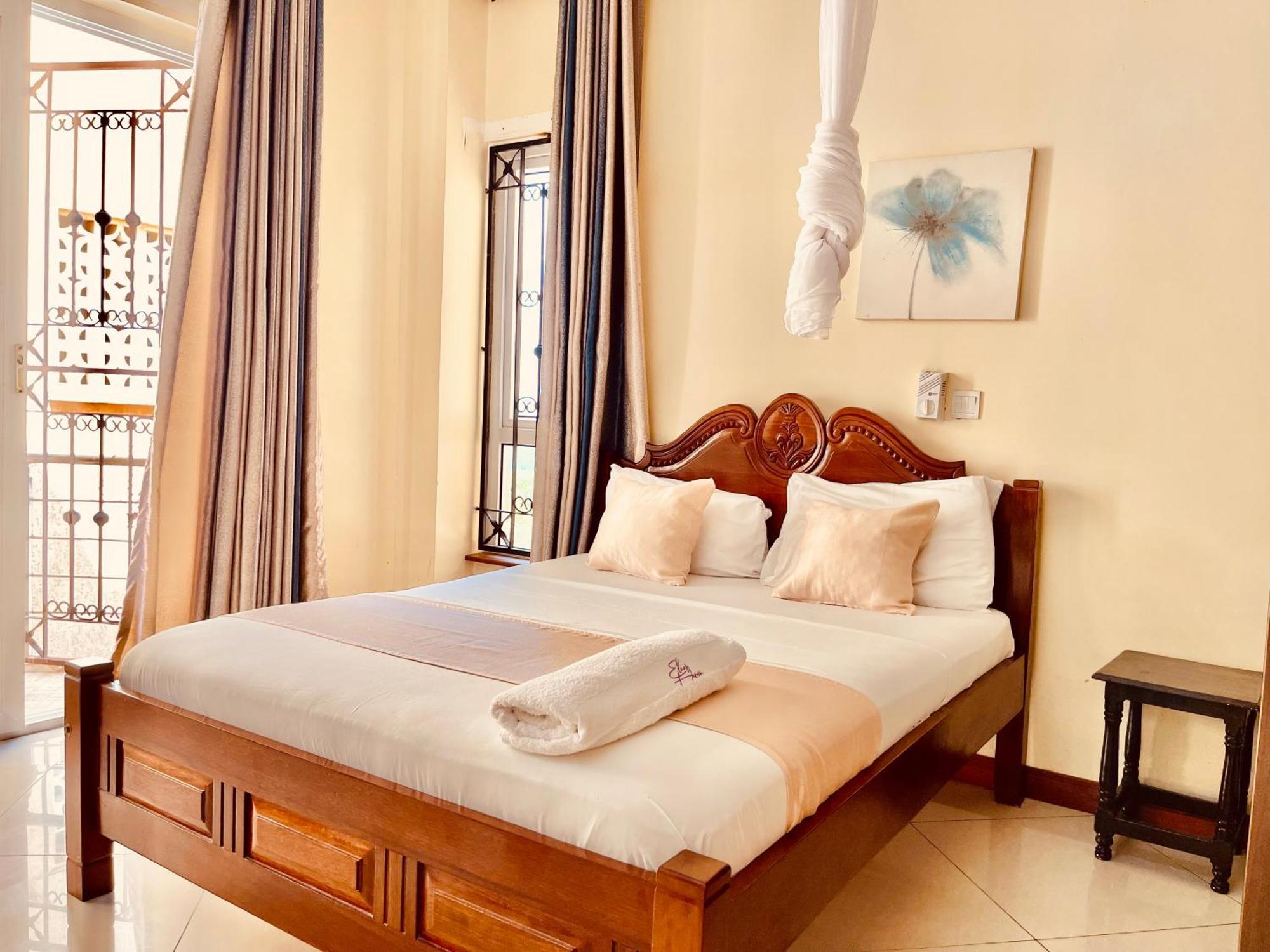 Elna'S Nyali - Work & Unwind - Pool, Sea Views, Ac & Fast Wi-Fi Bed and Breakfast Mombassa Buitenkant foto