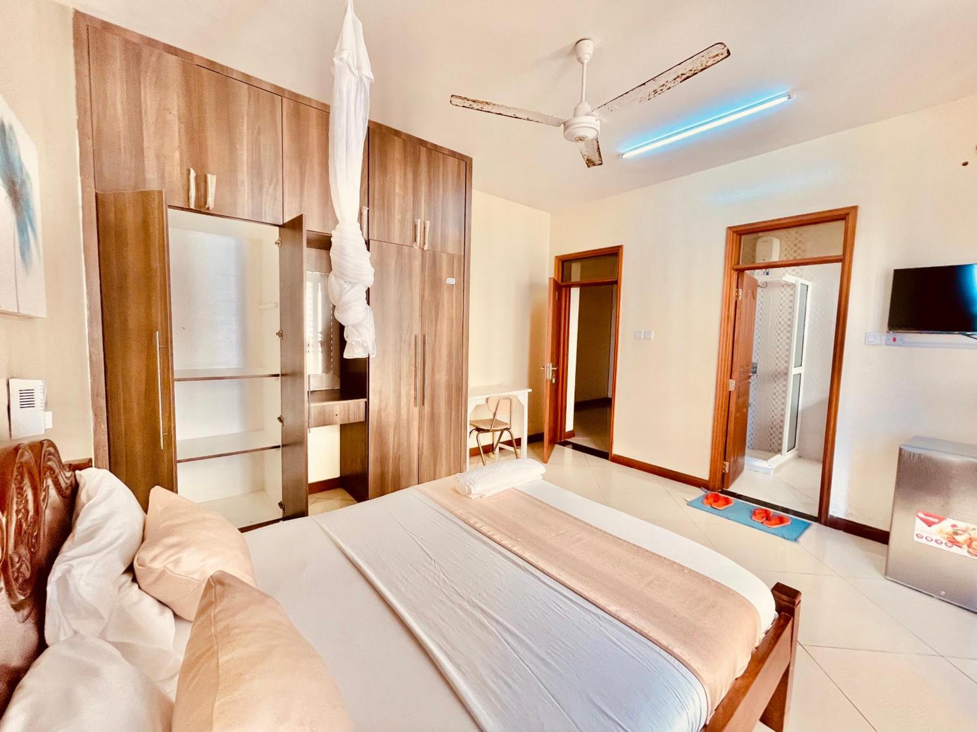 Elna'S Nyali - Work & Unwind - Pool, Sea Views, Ac & Fast Wi-Fi Bed and Breakfast Mombassa Buitenkant foto